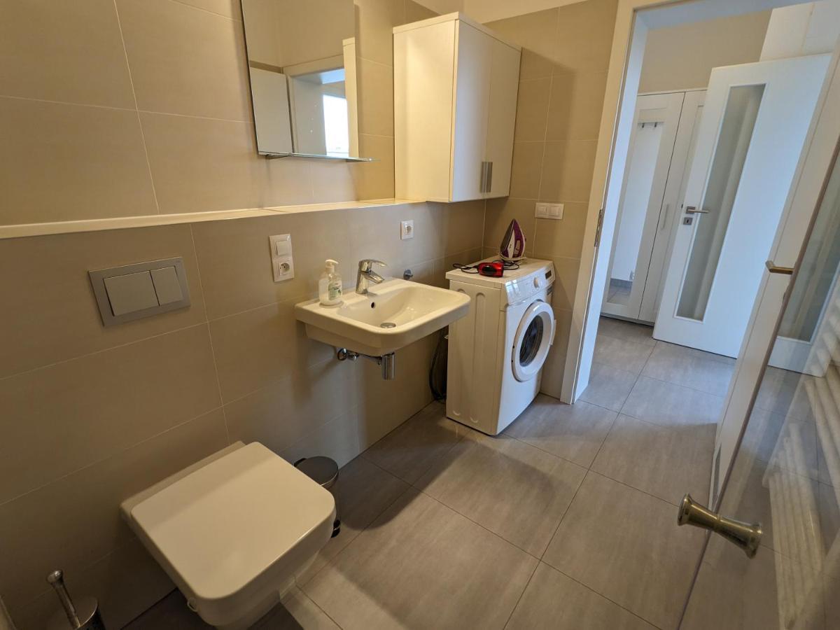 Apartamento Cozy With Big Terrace In - Karlin Praga